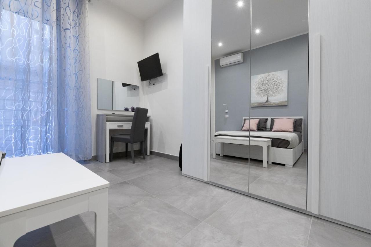 Dante Square Apartment Наполи Екстериор снимка