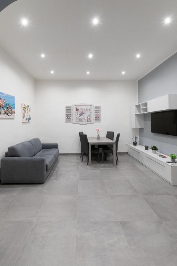 Dante Square Apartment Наполи Екстериор снимка