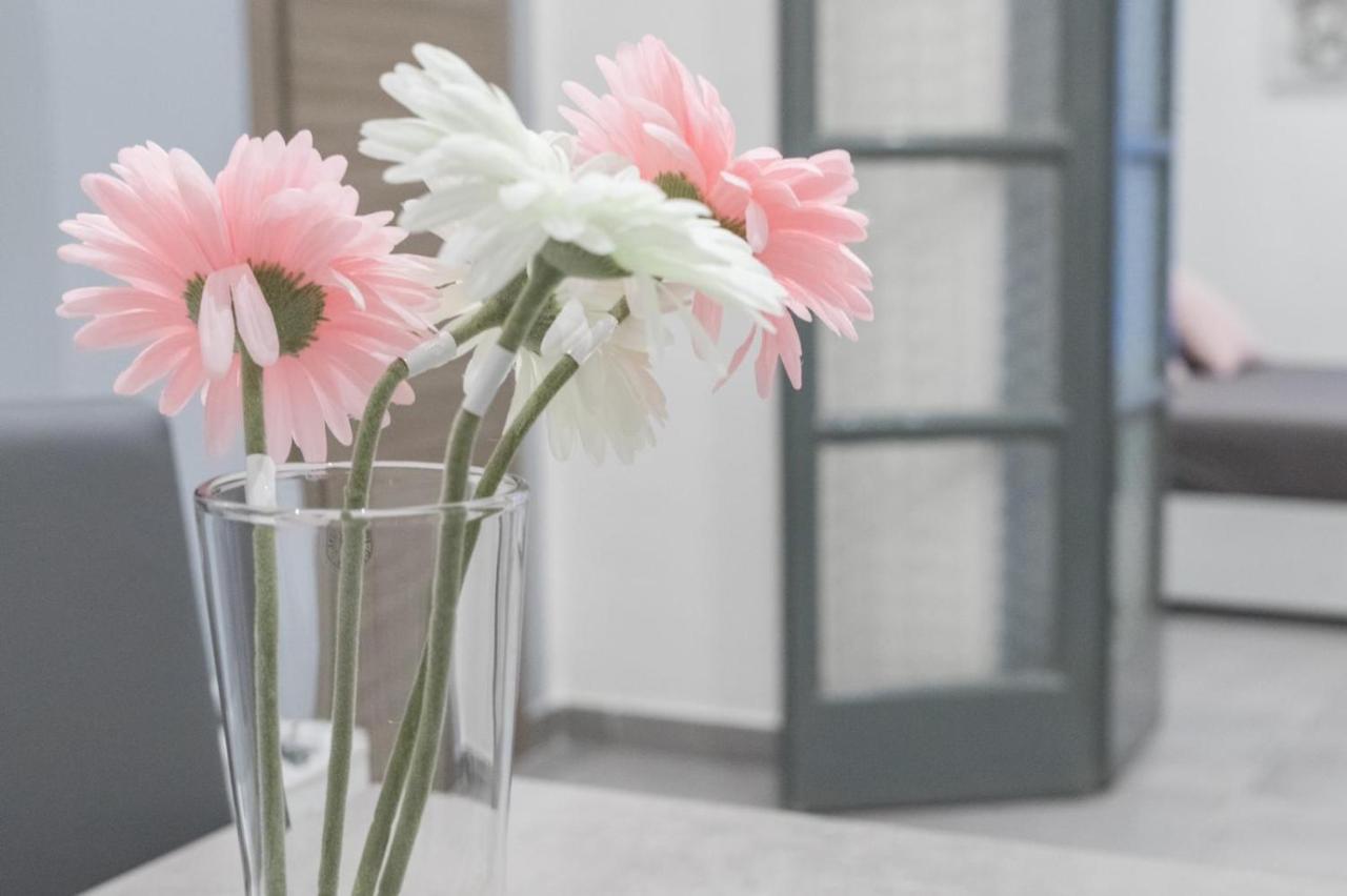 Dante Square Apartment Наполи Екстериор снимка
