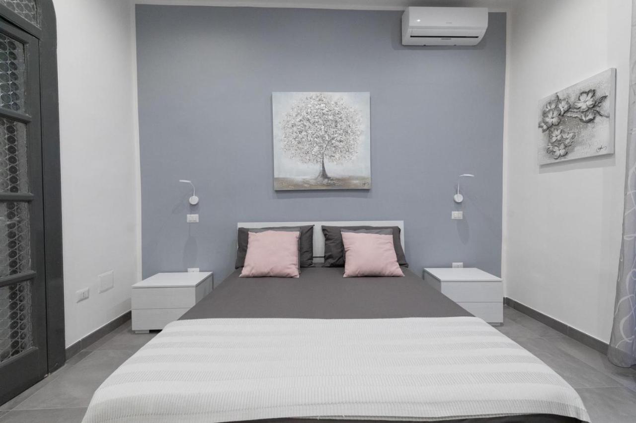 Dante Square Apartment Наполи Екстериор снимка