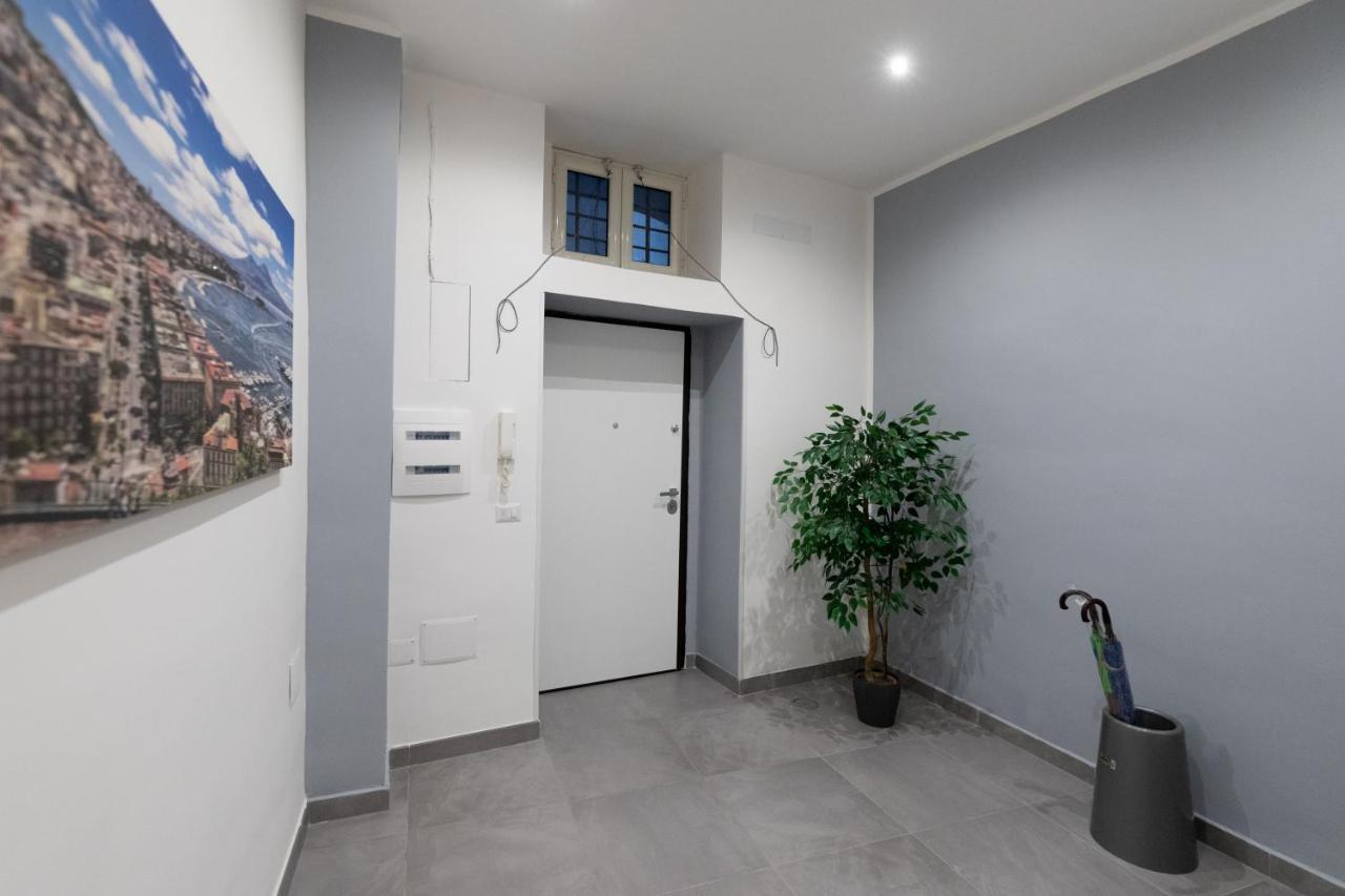 Dante Square Apartment Наполи Екстериор снимка