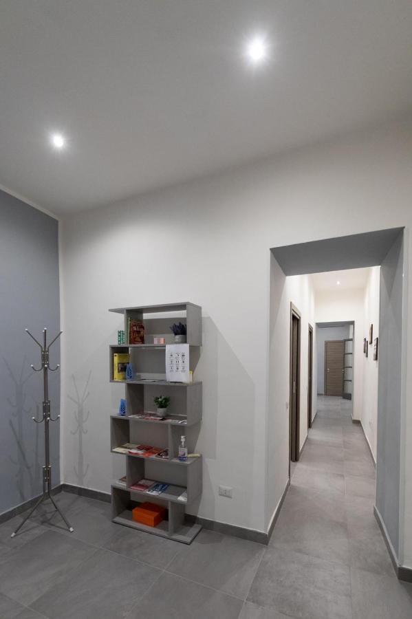 Dante Square Apartment Наполи Екстериор снимка